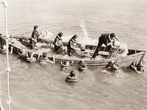 bailing-life-boat