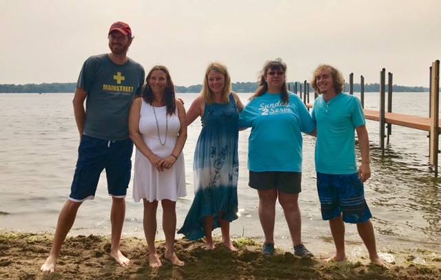 39628898_1731732273542812_6079466236859645952_n